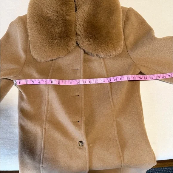 Vince Camuto Tan Trench Coat with Faux Fur Collar - Picture 5 of 6